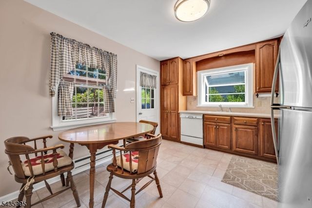 36 Cloverhill Dr, Califon Boro, NJ 07830