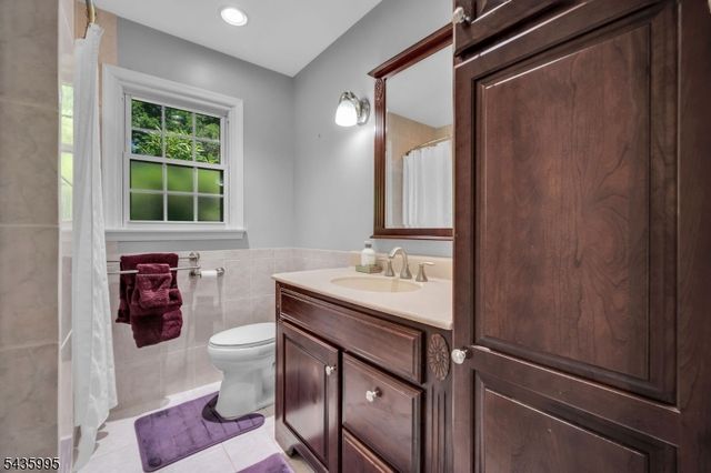 36 Cloverhill Dr, Califon Boro, NJ 07830