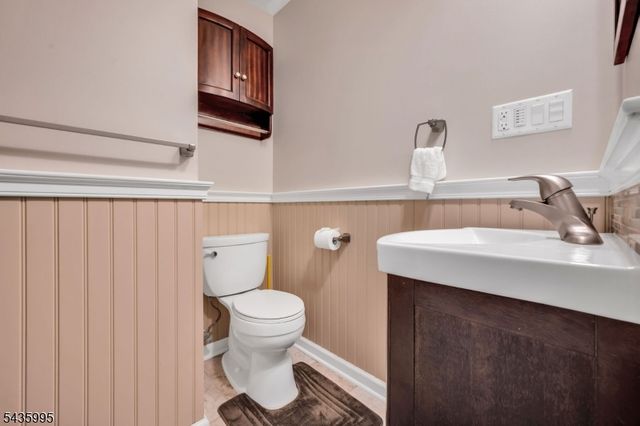 36 Cloverhill Dr, Califon Boro, NJ 07830