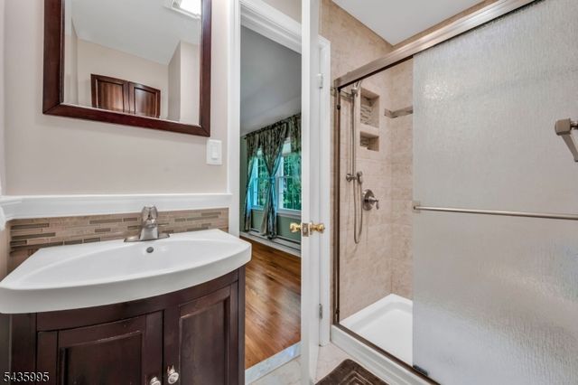 36 Cloverhill Dr, Califon Boro, NJ 07830