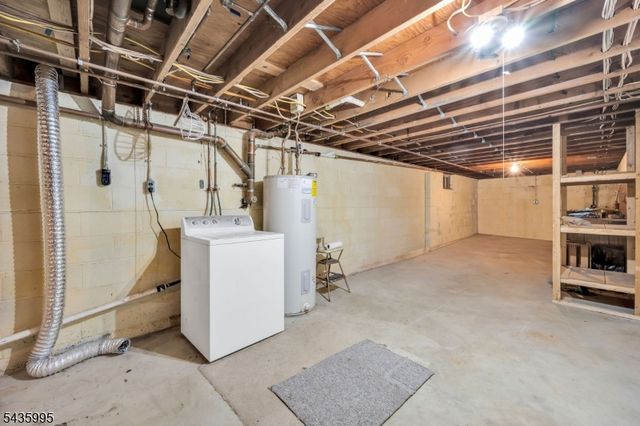 36 Cloverhill Dr, Califon Boro, NJ 07830