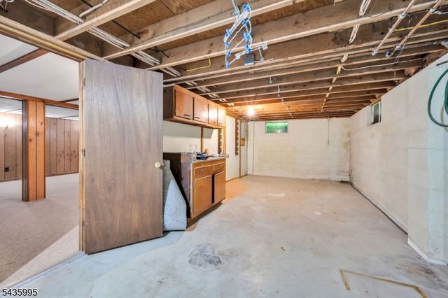 36 Cloverhill Dr, Califon Boro, NJ 07830
