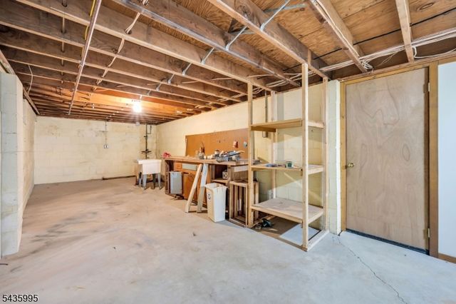 36 Cloverhill Dr, Califon Boro, NJ 07830