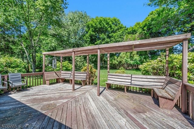 36 Cloverhill Dr, Califon Boro, NJ 07830