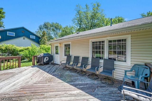 36 Cloverhill Dr, Califon Boro, NJ 07830