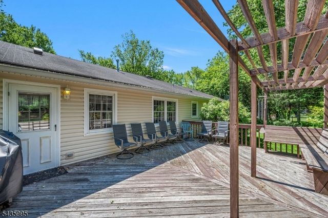 36 Cloverhill Dr, Califon Boro, NJ 07830