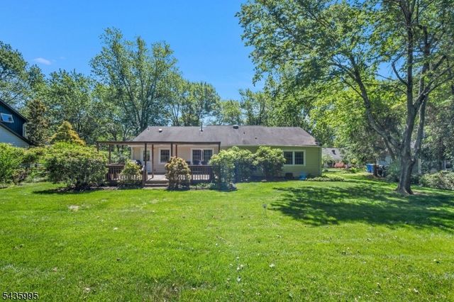 36 Cloverhill Dr, Califon Boro, NJ 07830