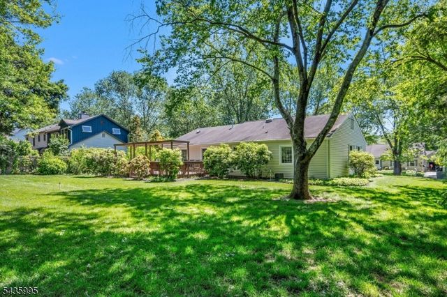 36 Cloverhill Dr, Califon Boro, NJ 07830