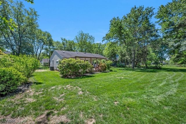 36 Cloverhill Dr, Califon Boro, NJ 07830