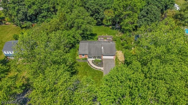 36 Cloverhill Dr, Califon Boro, NJ 07830