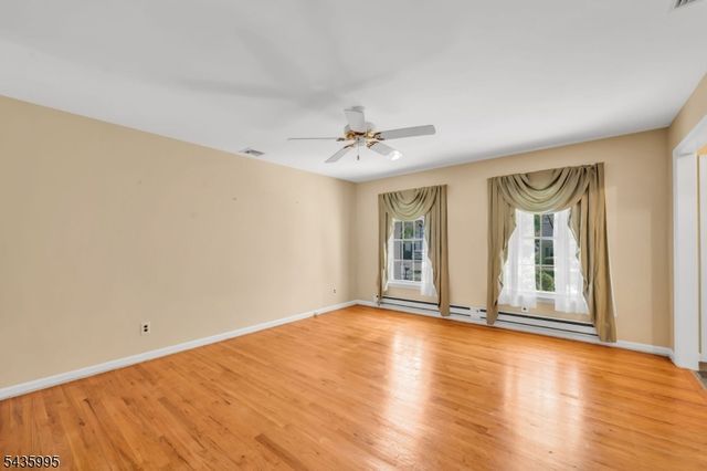 36 Cloverhill Dr, Califon Boro, NJ 07830
