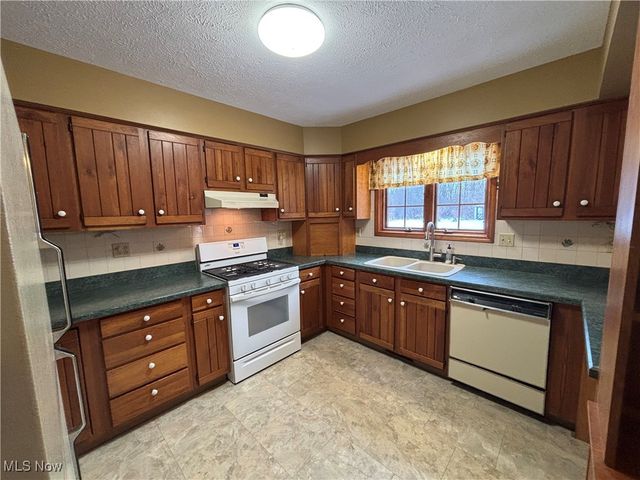 7646 Spencer Lake Road, Medina, OH 44256