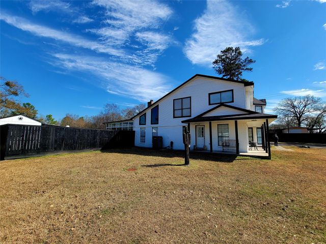 1828 State Highway 75 Highway N, Huntsville, TX 77320