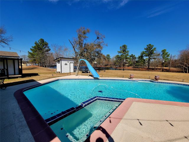 1828 State Highway 75 Highway N, Huntsville, TX 77320