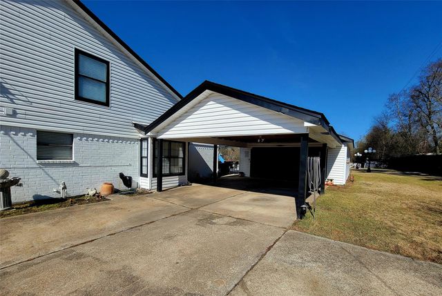 1828 State Highway 75 Highway N, Huntsville, TX 77320