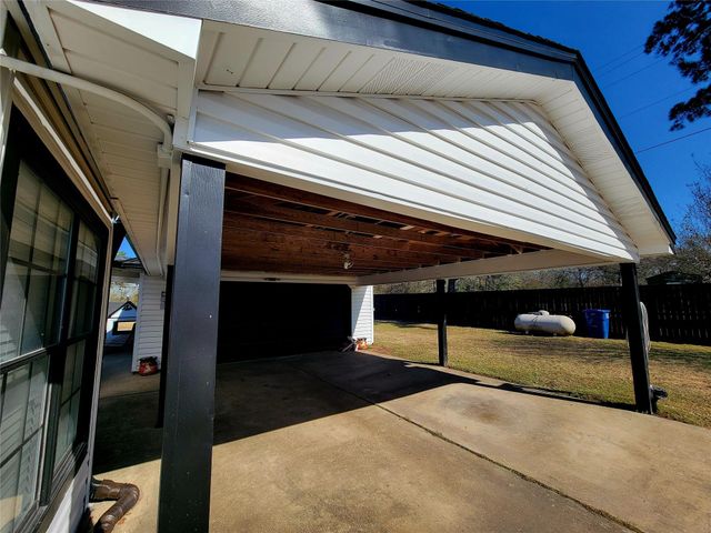 1828 State Highway 75 Highway N, Huntsville, TX 77320