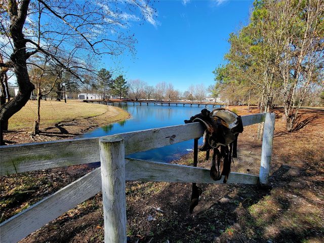 1828 State Highway 75 Highway N, Huntsville, TX 77320