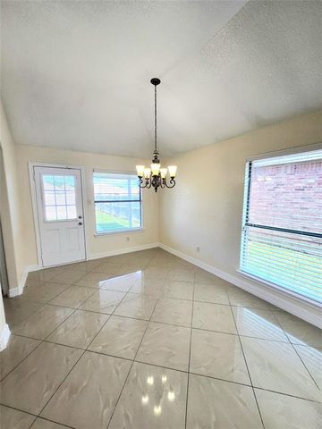 12229 Hunters Knoll Drive, Fort Worth, TX 76028
