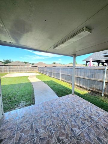 12229 Hunters Knoll Drive, Fort Worth, TX 76028