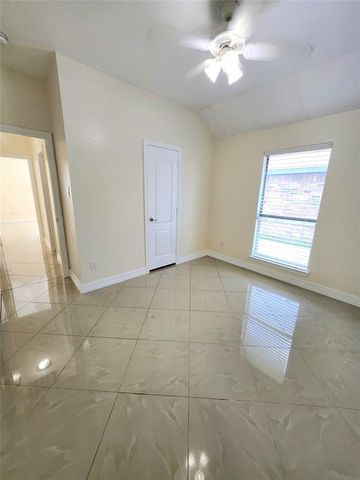 12229 Hunters Knoll Drive, Fort Worth, TX 76028