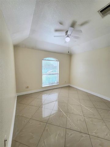 12229 Hunters Knoll Drive, Fort Worth, TX 76028