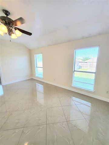 12229 Hunters Knoll Drive, Fort Worth, TX 76028