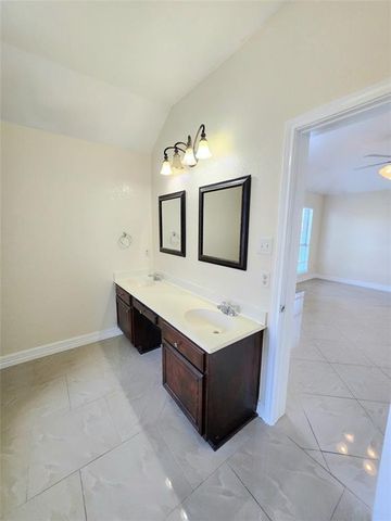 12229 Hunters Knoll Drive, Fort Worth, TX 76028