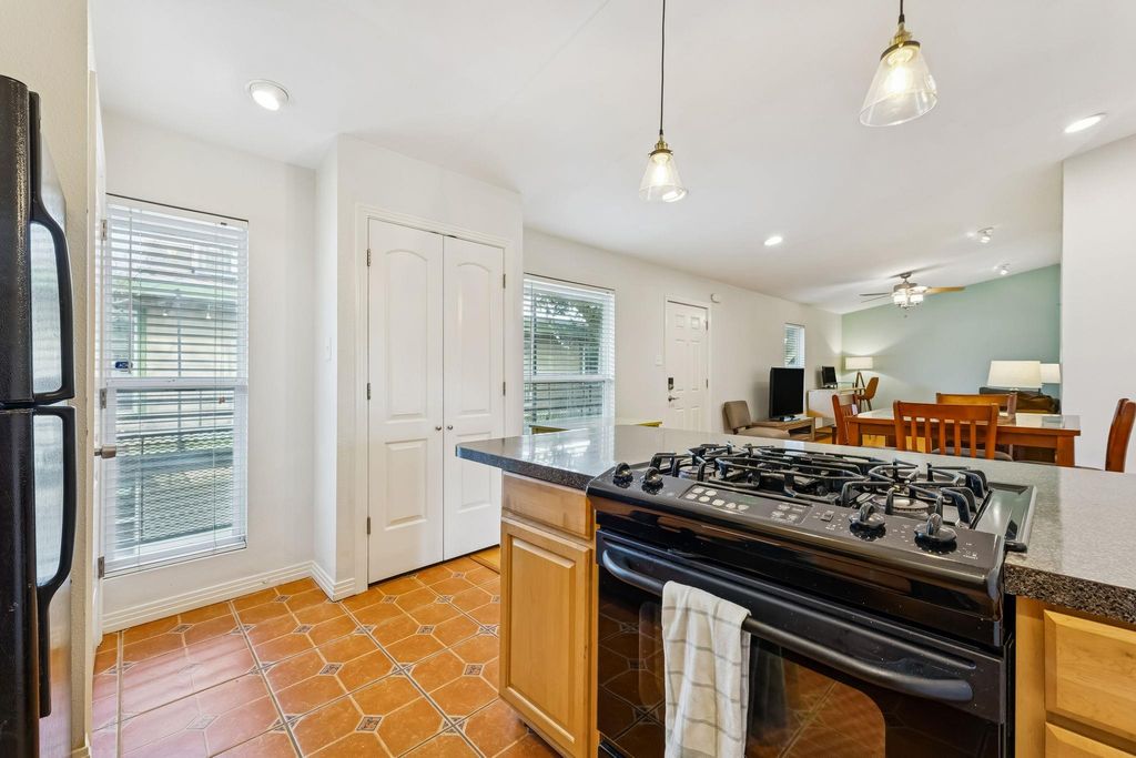 2021 Bluebonnet LN 210, Austin, TX 78704