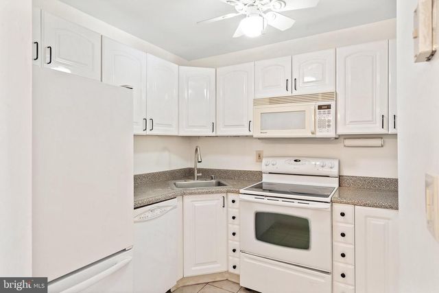 154 CROSS SLOPE CT #G, Manalapan, NJ 07726