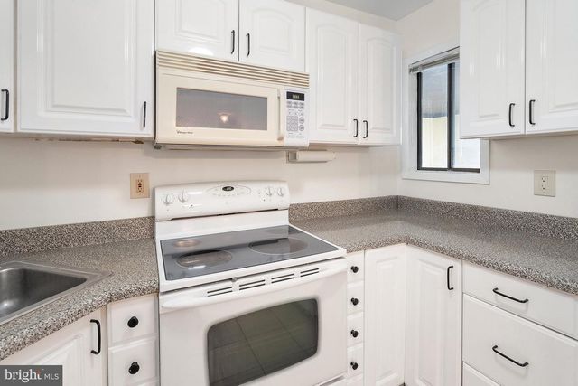 154 CROSS SLOPE CT #G, Manalapan, NJ 07726