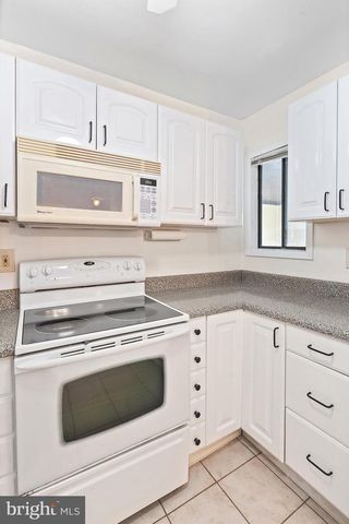 154 CROSS SLOPE CT #G, Manalapan, NJ 07726