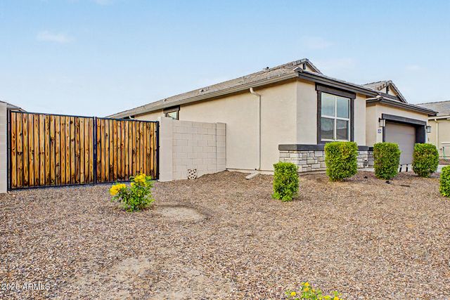 2836 W SAVANNAH Avenue, Apache Junction, AZ 85120