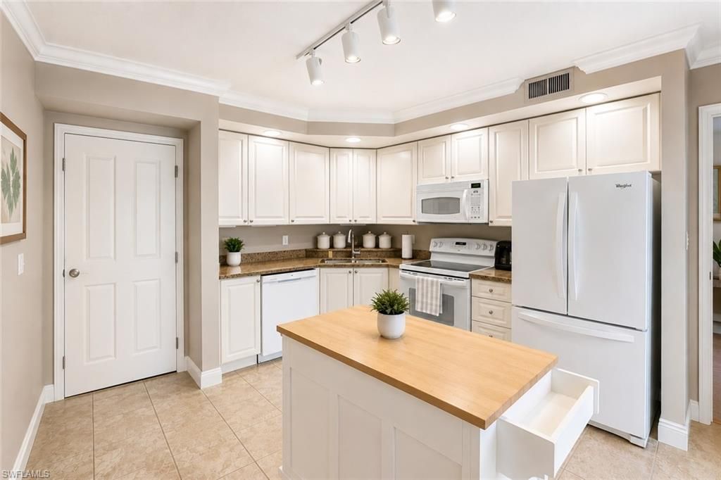 2825 Palm Beach BLVD 218, Fort Myers, FL 33916