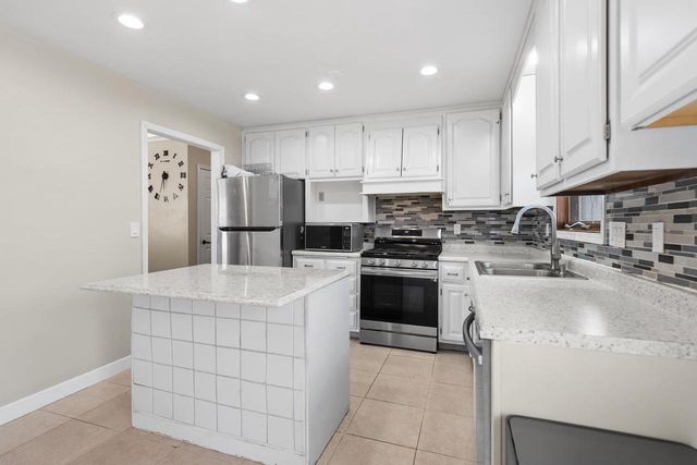 2494 VAGABOND STREET, Green Bay, WI 54302