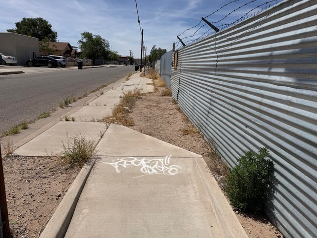 601 Aspen Avenue NW, Albuquerque, NM 87106