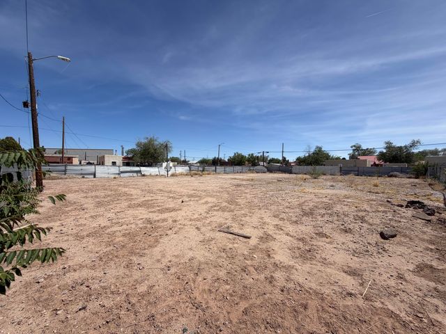 601 Aspen Avenue NW, Albuquerque, NM 87106