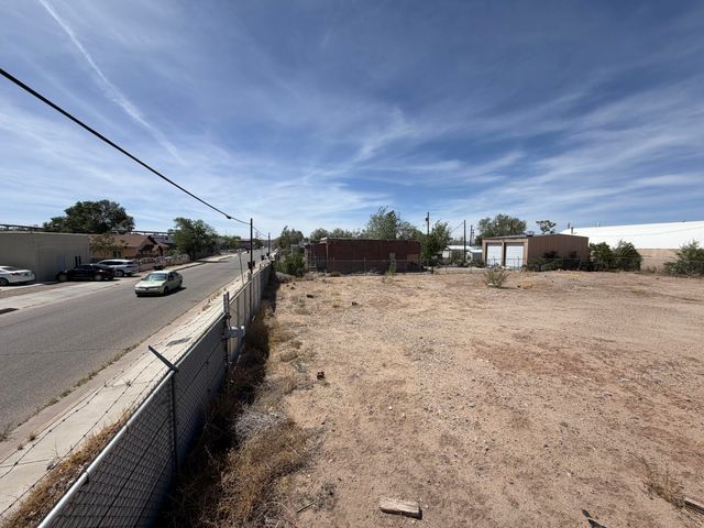 601 Aspen Avenue NW, Albuquerque, NM 87106