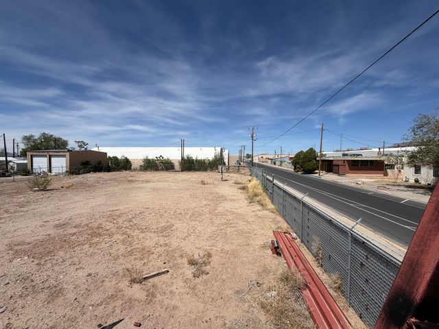 601 Aspen Avenue NW, Albuquerque, NM 87106