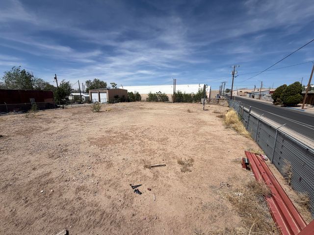 601 Aspen Avenue NW, Albuquerque, NM 87106