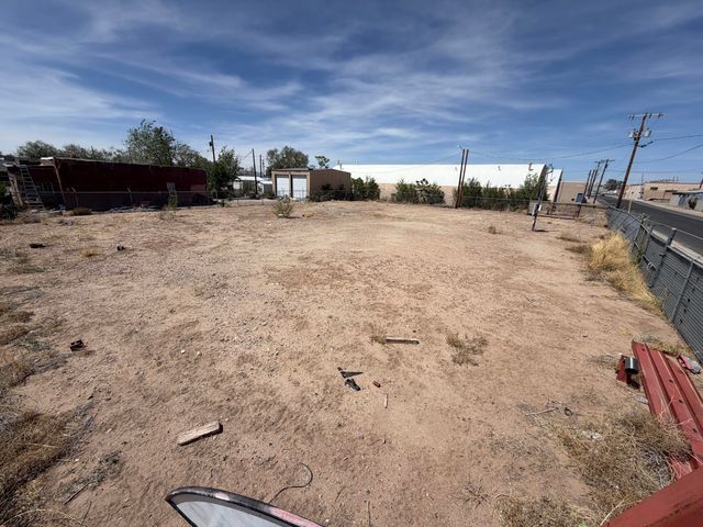 601 Aspen Avenue NW, Albuquerque, NM 87106
