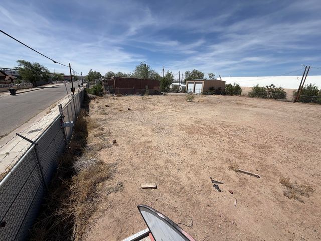 601 Aspen Avenue NW, Albuquerque, NM 87106
