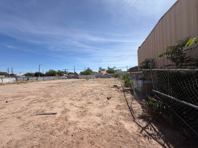 601 Aspen Avenue NW, Albuquerque, NM 87106