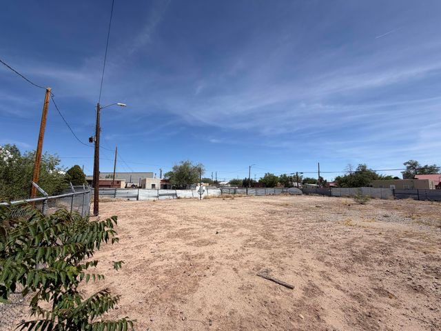 601 Aspen Avenue NW, Albuquerque, NM 87106
