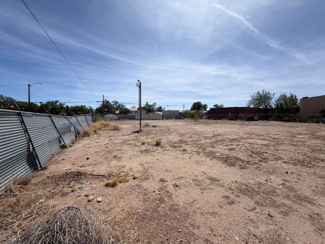 601 Aspen Avenue NW, Albuquerque, NM 87106
