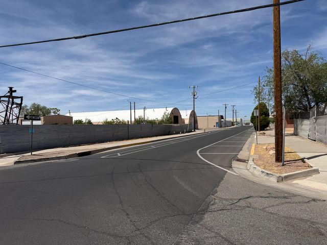 601 Aspen Avenue NW, Albuquerque, NM 87106