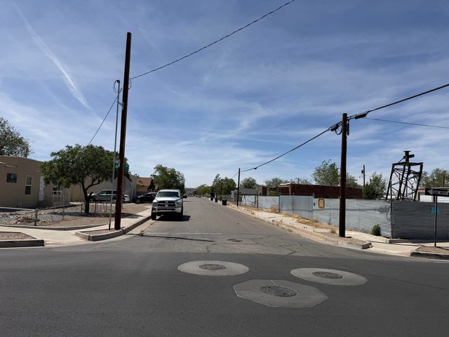 601 Aspen Avenue NW, Albuquerque, NM 87106