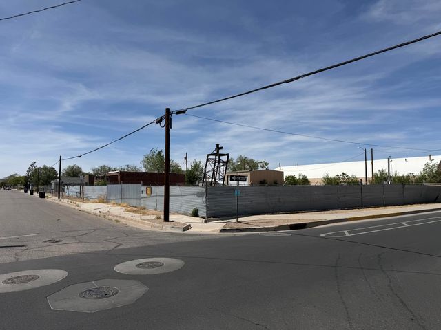 601 Aspen Avenue NW, Albuquerque, NM 87106