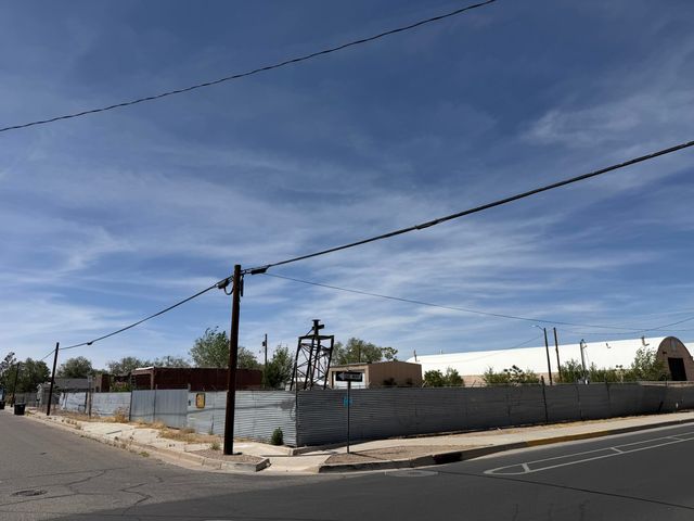 601 Aspen Avenue NW, Albuquerque, NM 87106