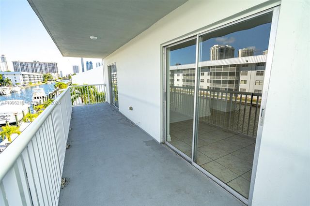 3527 NE 168th St 301, North Miami Beach, FL 33160