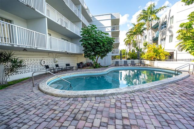 3527 NE 168th St 301, North Miami Beach, FL 33160